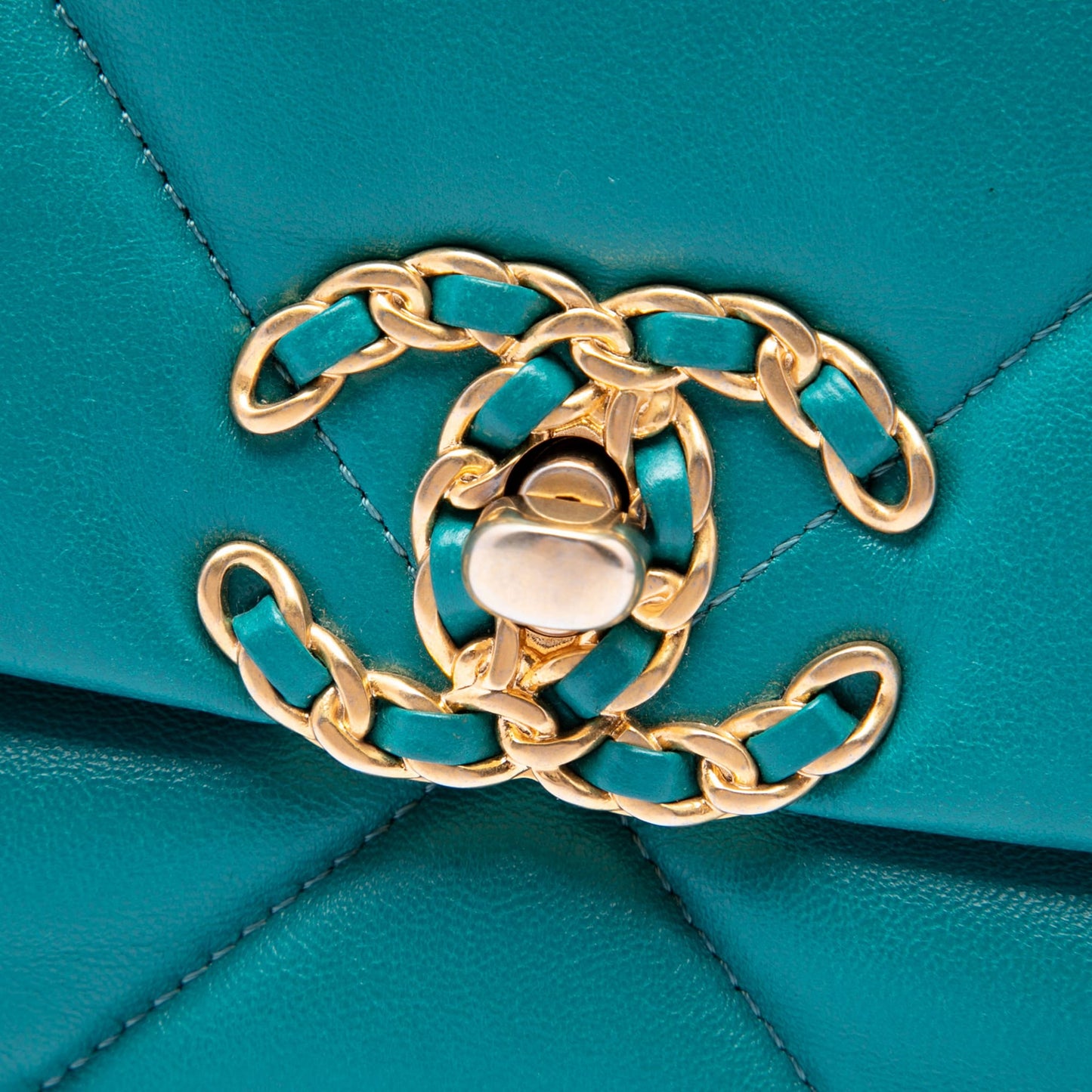 322606116 CHANEL 19 Large Lambskin Leather Matelassè Flap Handbag Blue 5