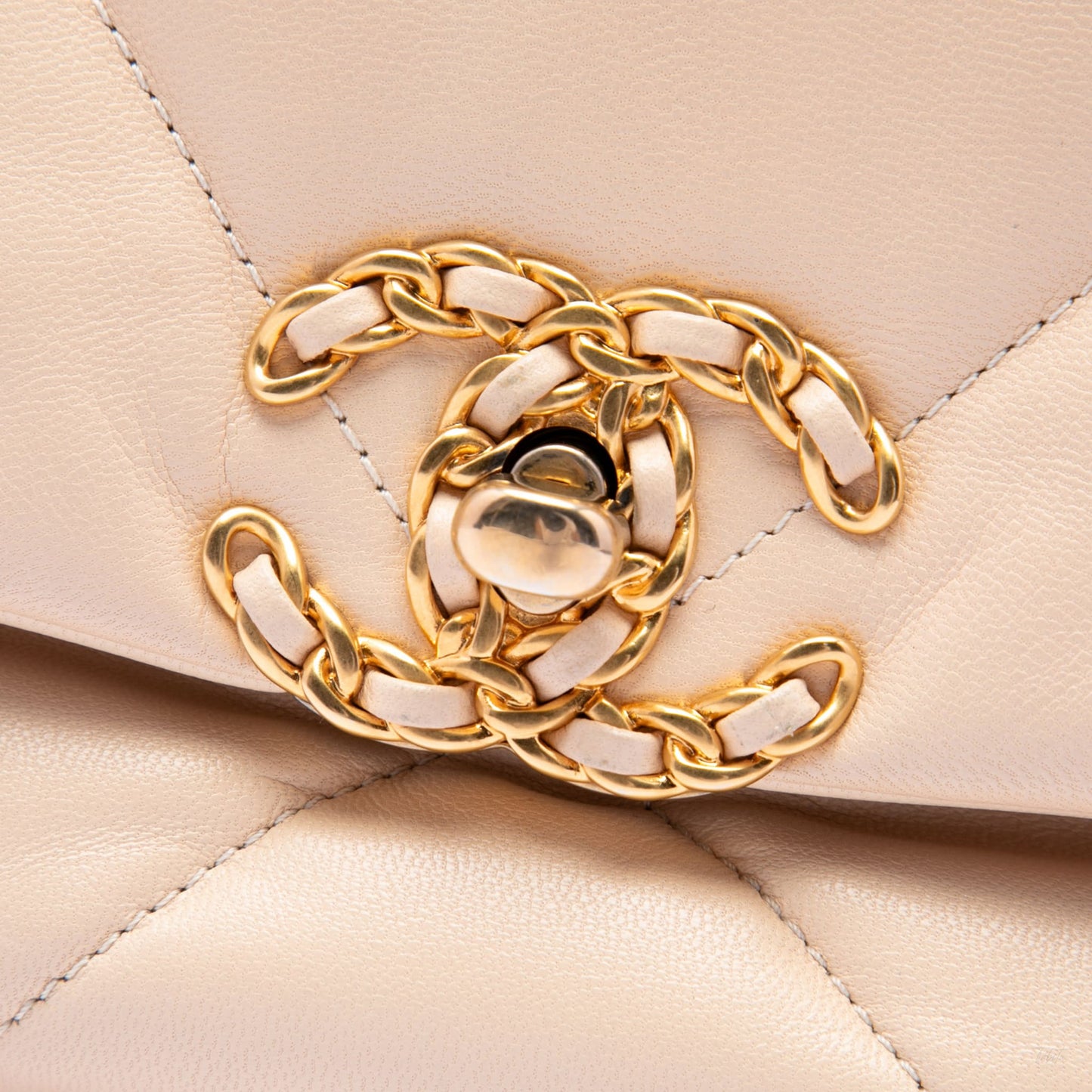 322609005 CHANEL 19 Medium Lambskin Leather Matelassè Flap Handbag Brown 5