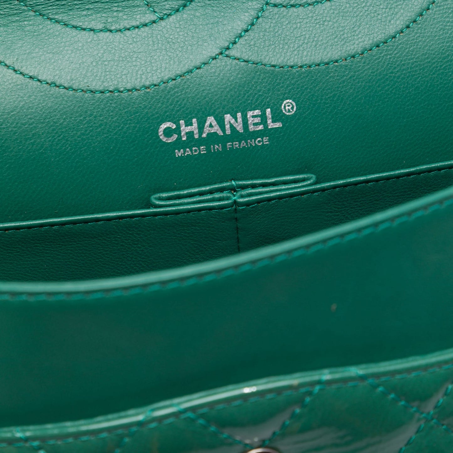 Second hand Chanel 2.55 Reissue Maxi Patent Leather Matelassè Flap Shoulder Bag Green - Tabita Bags