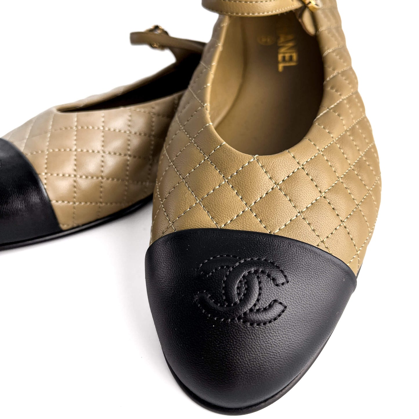 Second hand Chanel Cap - Toe Calfskin Leather Quilted Ballet Flats Bicolor - Tabita Bags