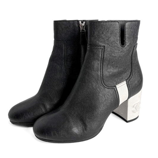 Second hand Chanel CC Goatskin Calfskin Platform Ankle Boots 39 Black & White - Tabita Bags