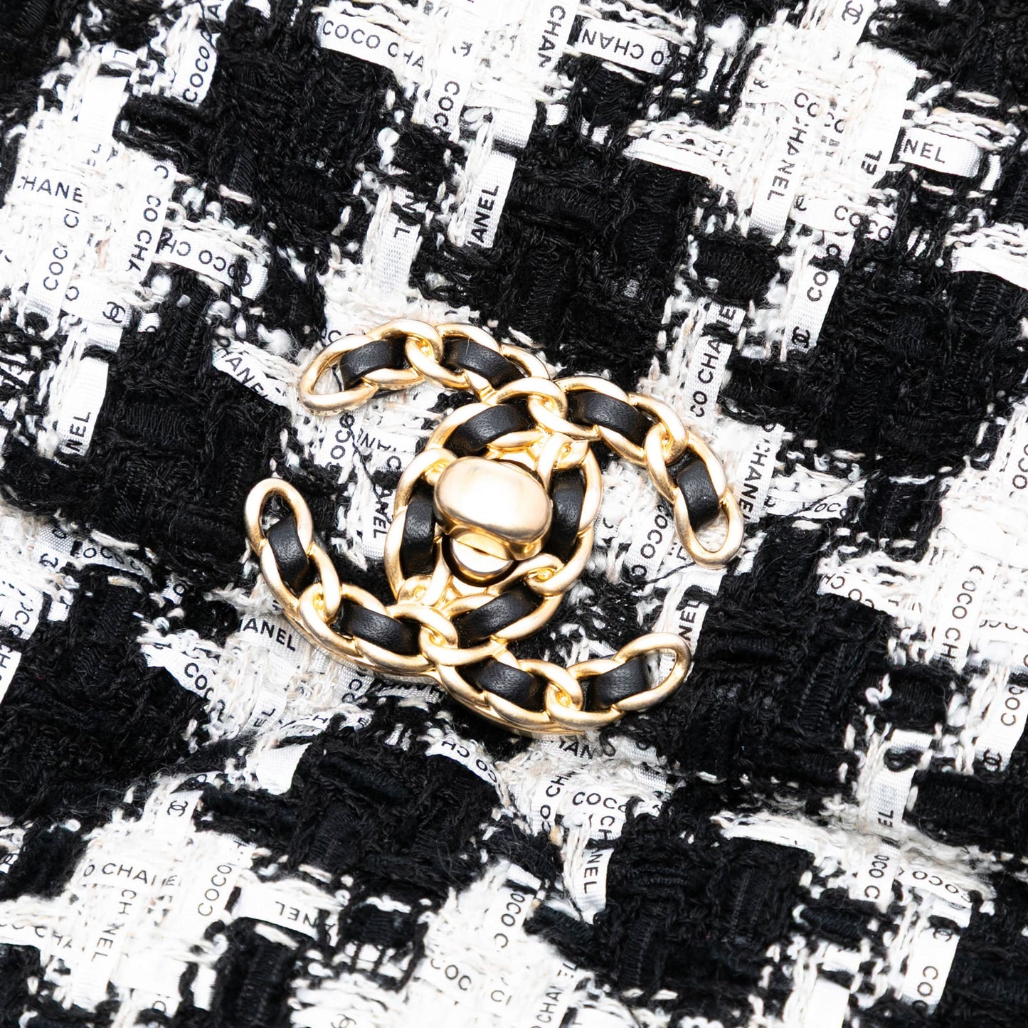 Second hand Chanel CHANEL 19 Large Tweed Matelassè Flap Handbag Bicolor - Tabita Bags