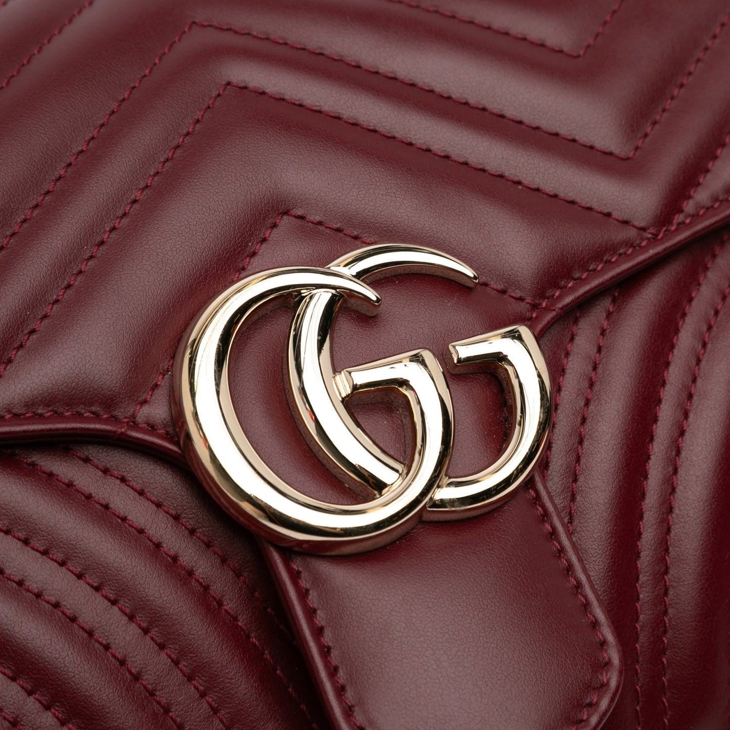 Second hand Gucci GG Marmont Small Chevron Leather Flap Bag Red - Tabita Bags