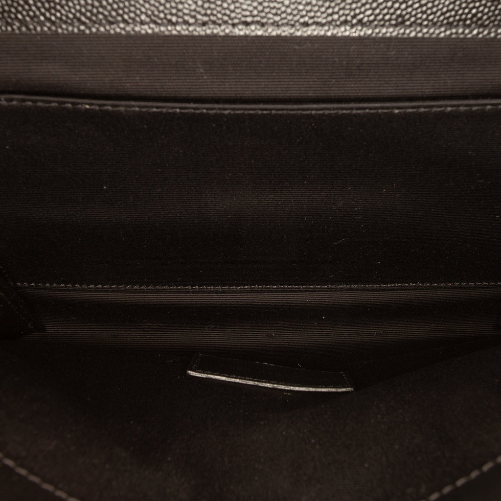 Bolsa a tiracolo Cassandre Envelope Grained couro Pouch acolchoada Chevron em couro texturizado Preto 