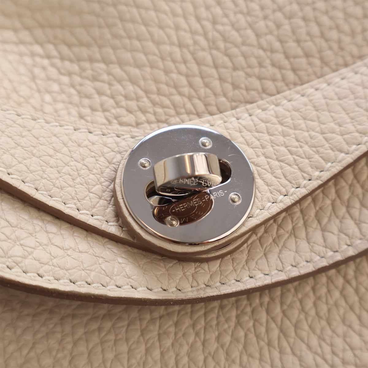 322610005 Lindy 26 Clemence Leather Crossbody Beige 7