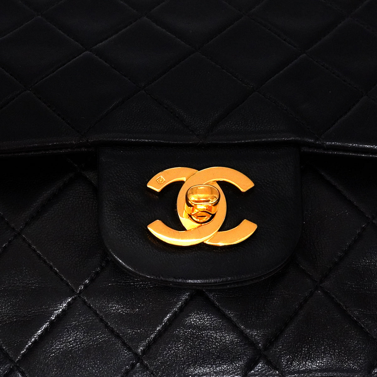 Vintage Classic Double Flap Medium Lambskin Leather Matelassè Shoulder Bag Black
