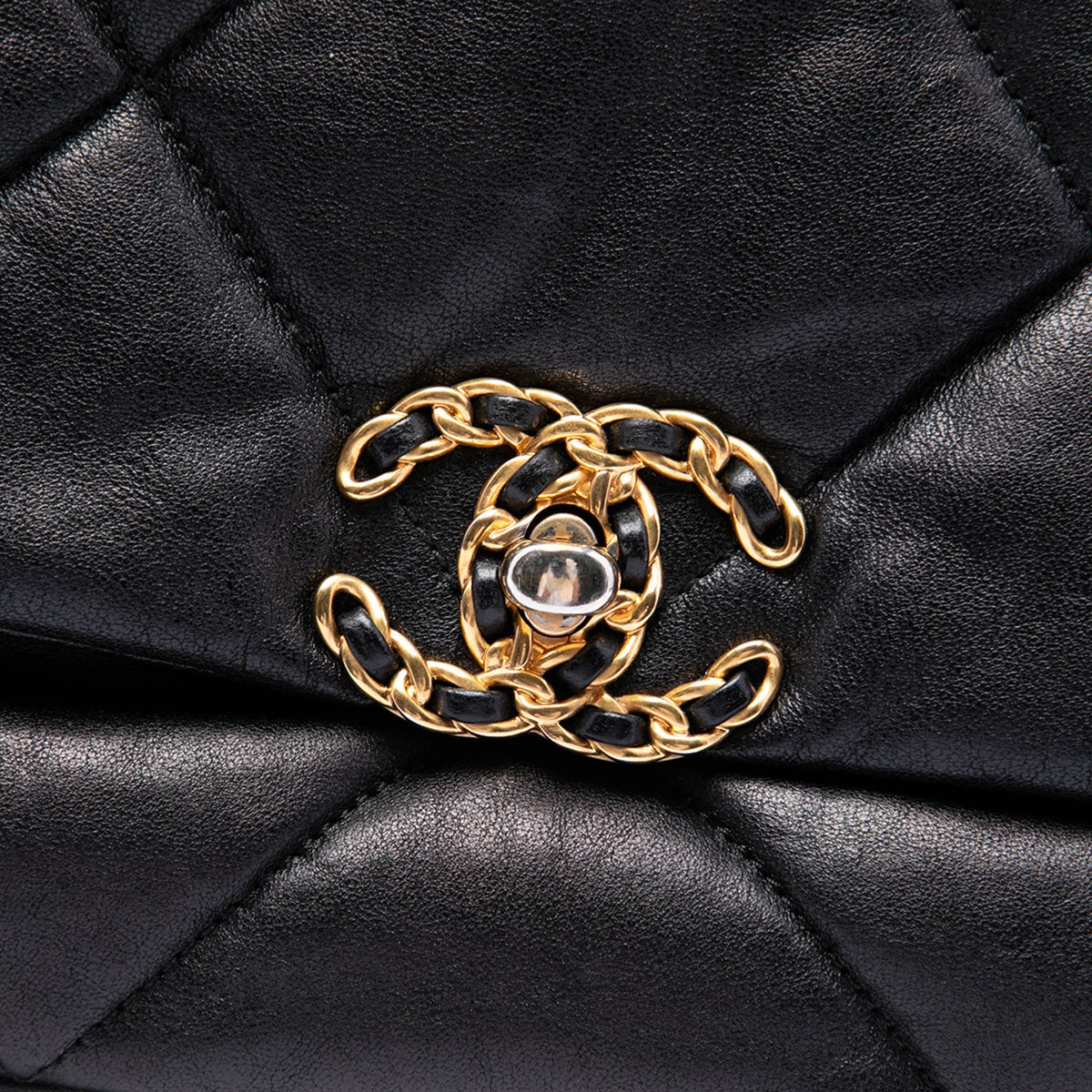 322610097 CHANEL 19 Medium Lambskin Leather Matelassè Flap Handbag Black 5