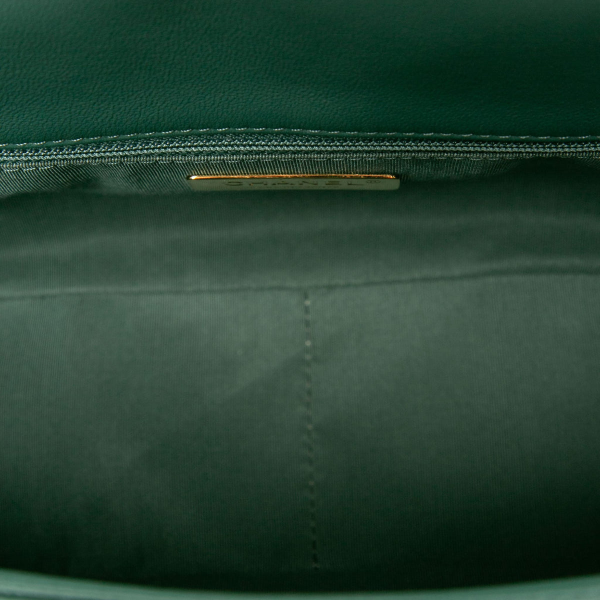 322610113 CHANEL 19 Large Lambskin Leather Matelassè Flap Handbag Green 4