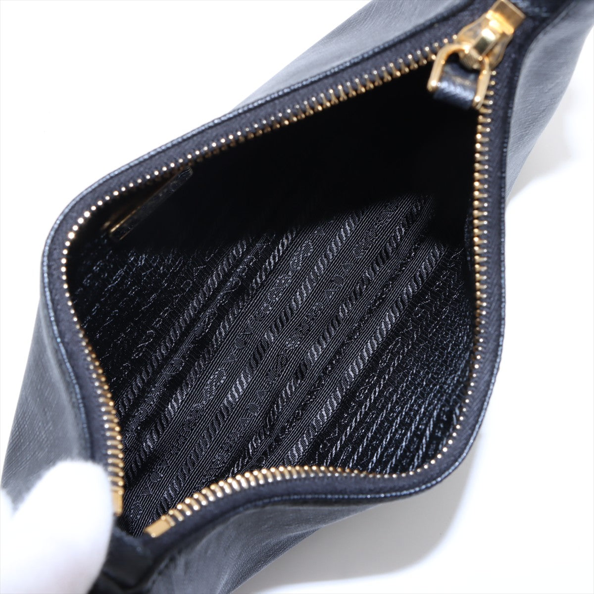Re-Edition 2005 Leather Pouch Crossbody Black 