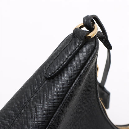 Re-Edition 2005 Leather Pouch Crossbody Black 
