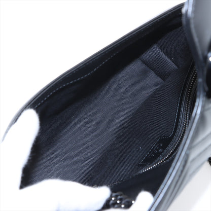 GG Marmont Medium Ledertasche mit Chevron-Muster und Klappenöffnung Schultertasche Schwarz 