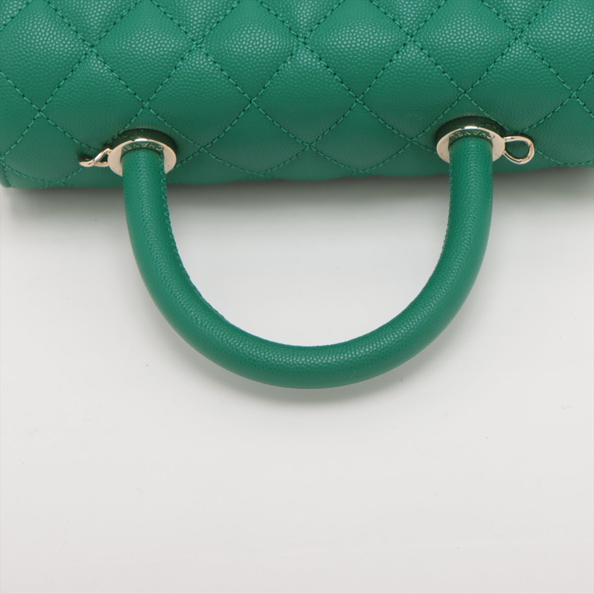 Coco Small Caviar sac seau à poignée supérieure en cuir avec bandoulière Vert 