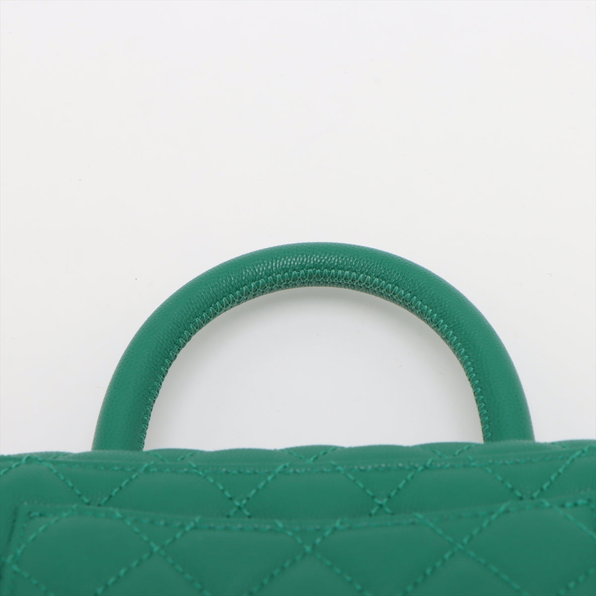 Coco Small Caviar sac seau à poignée supérieure en cuir avec bandoulière Vert 