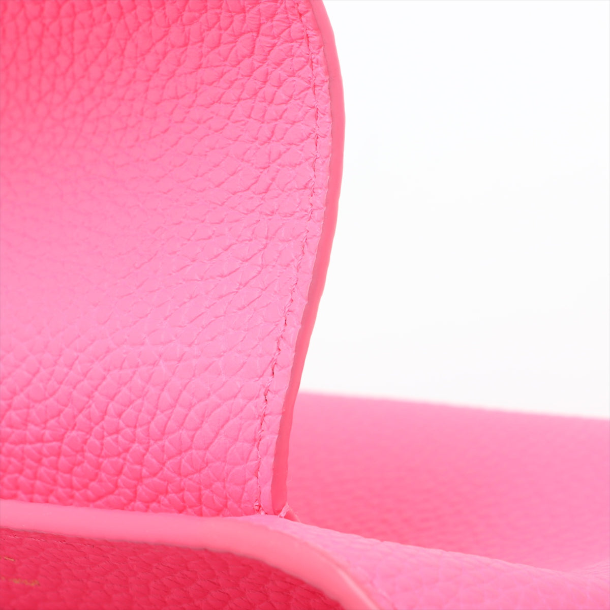 Capucines Mini Taurillon Leather Handbag Pink