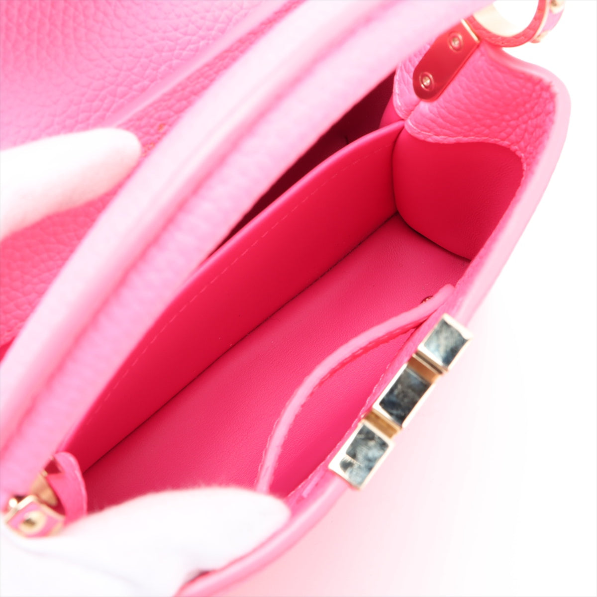 Capucines Mini Taurillon Leather Handbag Pink
