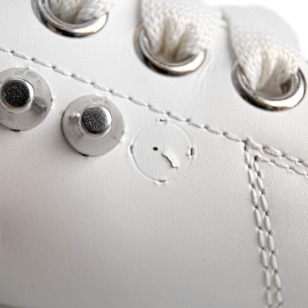 Second hand Alexander Mcqueen Top Low Studed Leather Sneakers 40 White - Tabita Bags