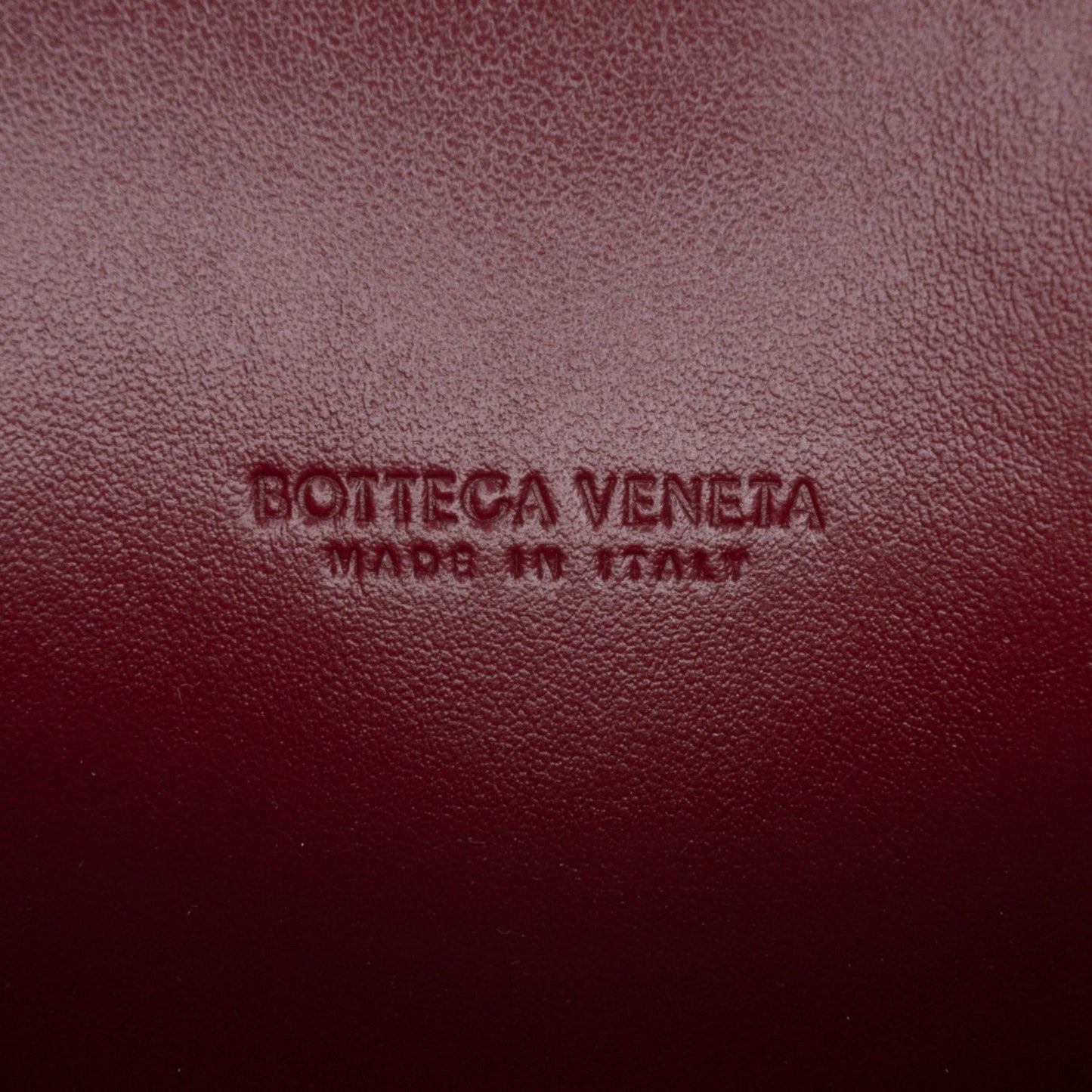 Second hand Bottega Veneta Andiamo Lambskin Leather Intrecciato Clutch Red - Tabita Bags