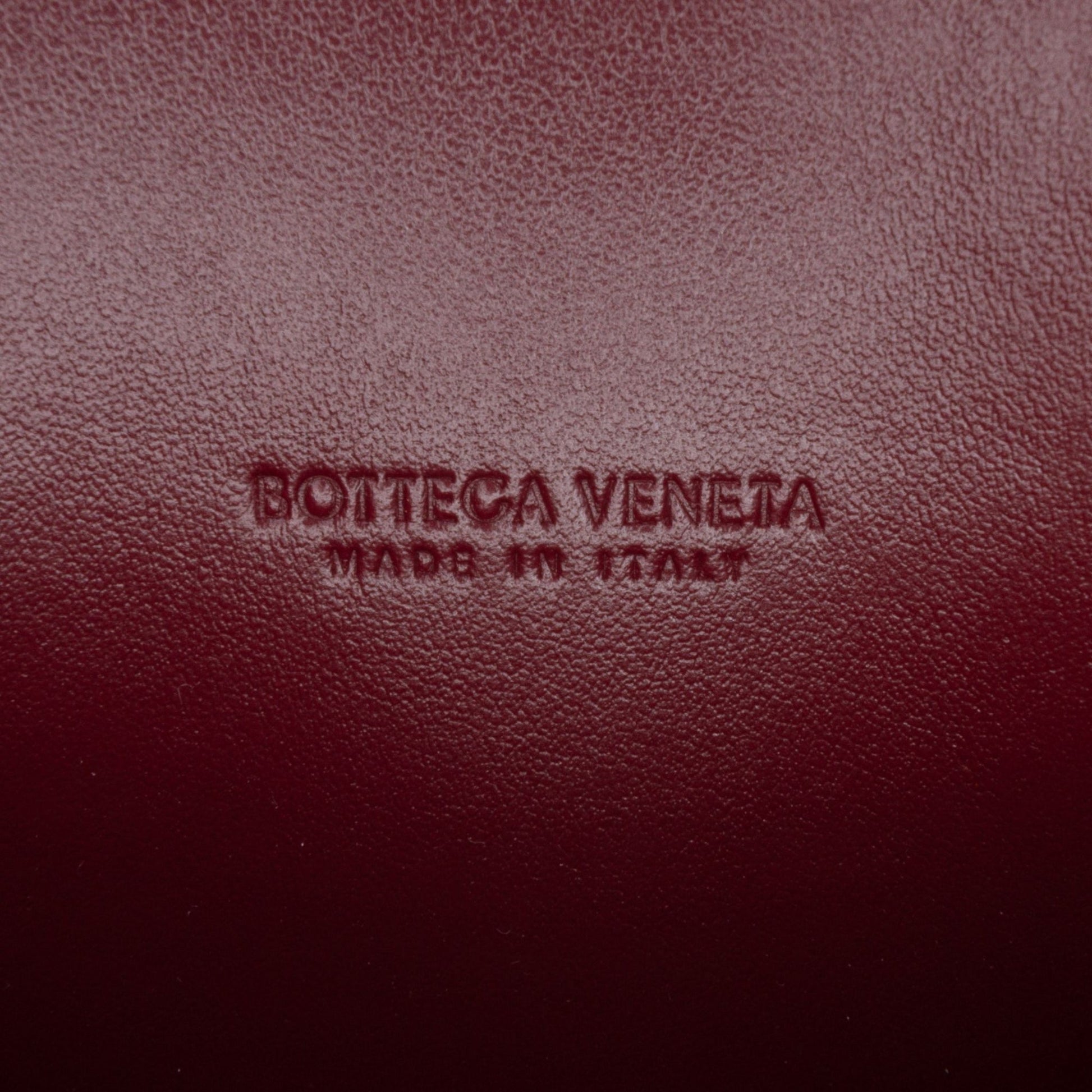 Second hand Bottega Veneta Andiamo Lambskin Leather Intrecciato Clutch Red - Tabita Bags