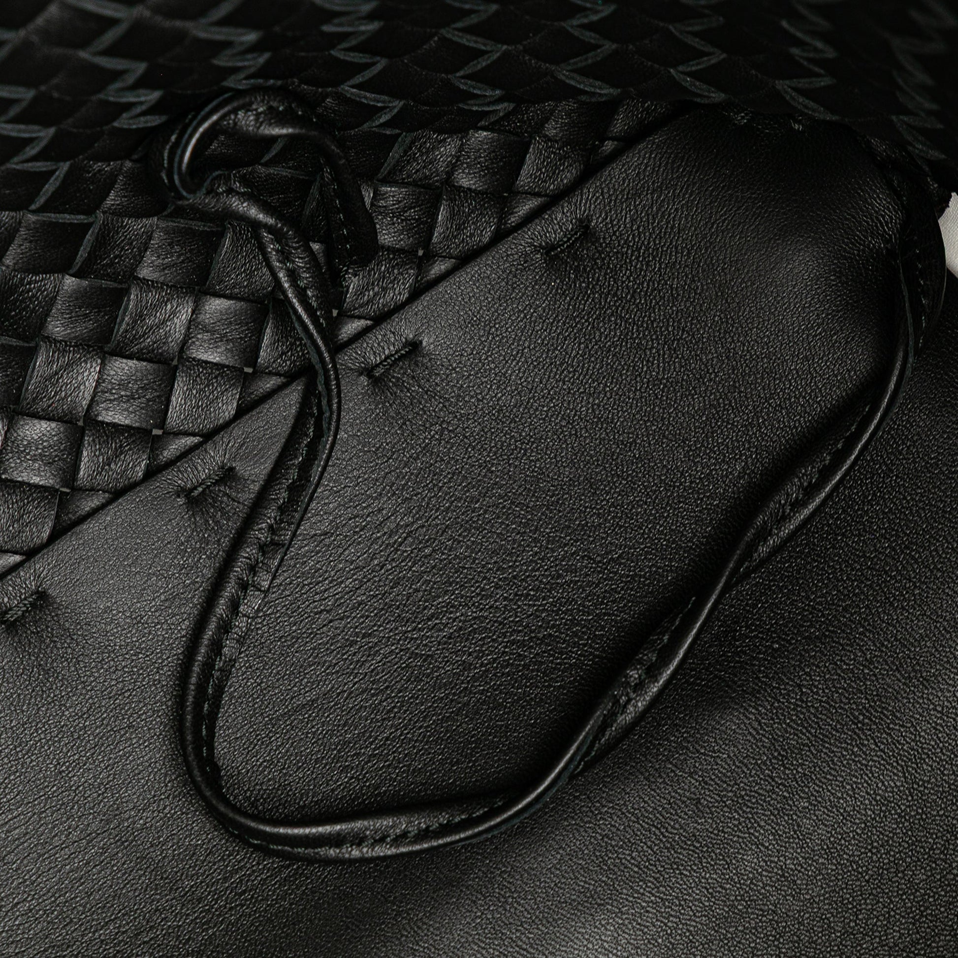 Second hand Bottega Veneta Cabat Medium Leather Intrecciato Tote Handbag Black - Tabita Bags
