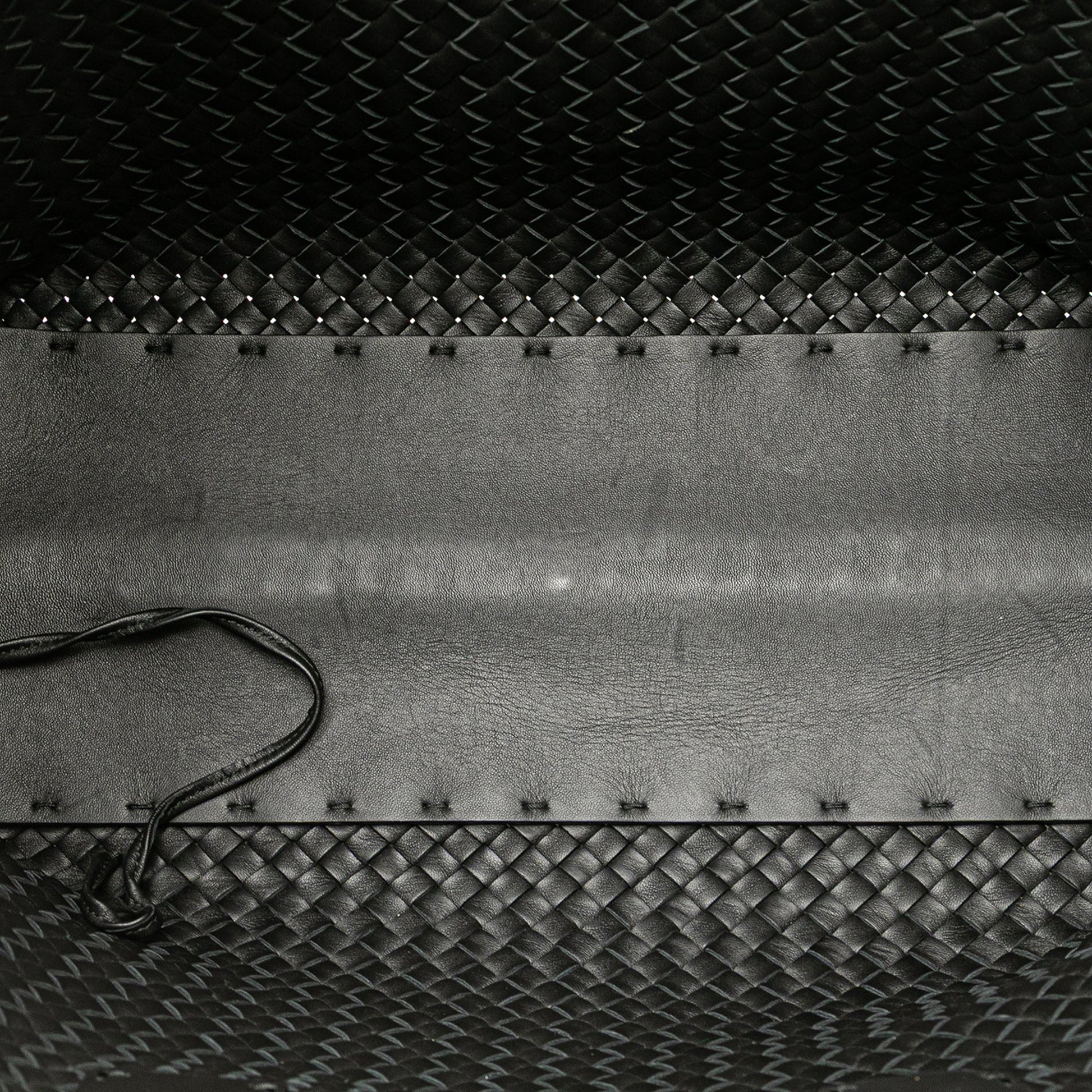 Second hand Bottega Veneta Cabat Medium Leather Intrecciato Tote Handbag Black - Tabita Bags