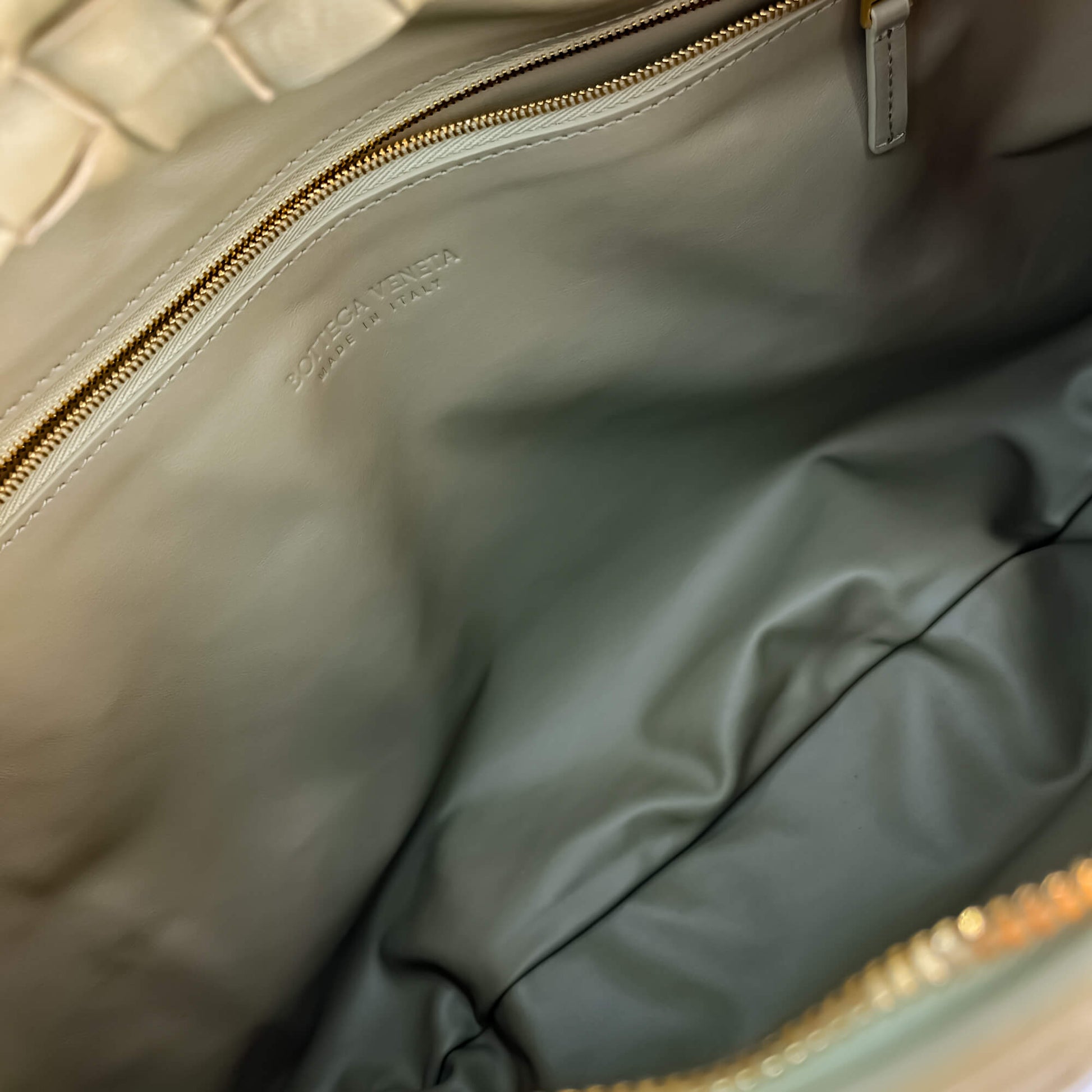 Second hand Bottega Veneta Jodie Classic Leather Intrecciato Hobo Handbag Travertine - Tabita Bags