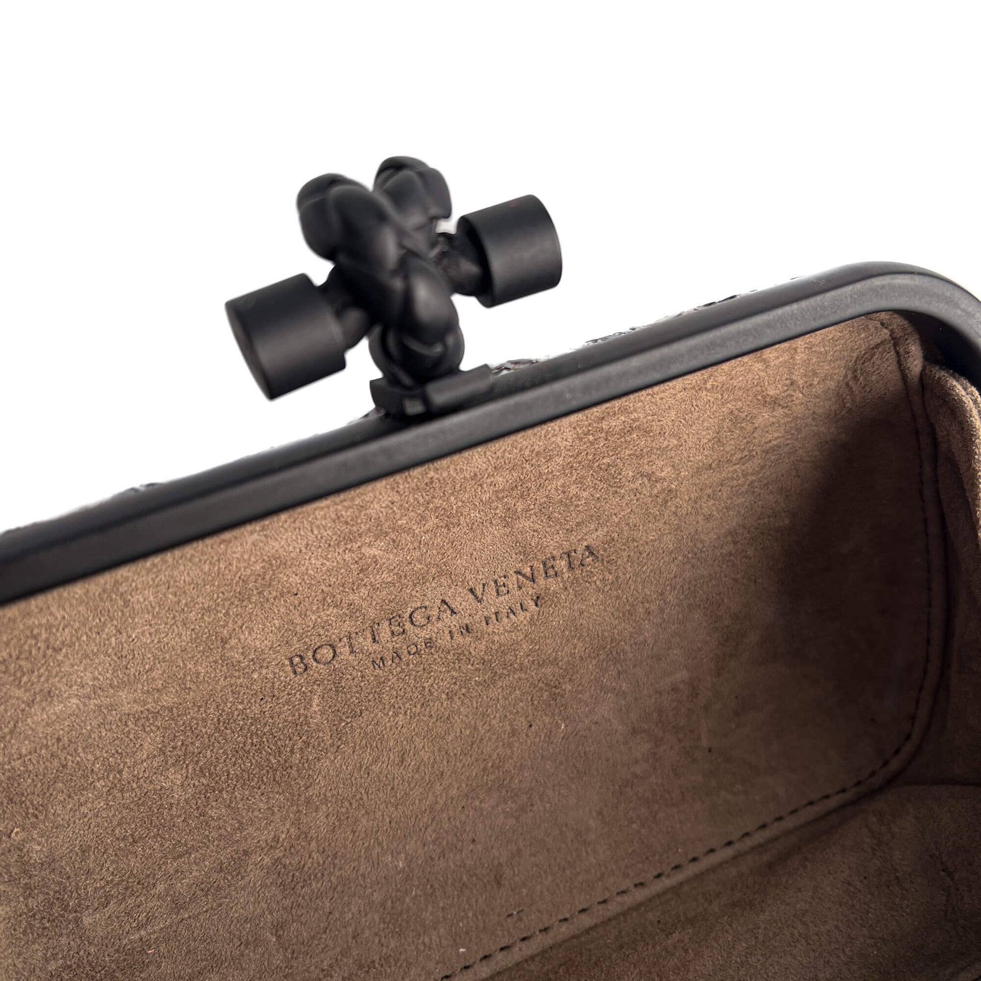 Second hand Bottega Veneta Knot Leather & Sequin Minauderie Clutch Bicolor - Tabita Bags