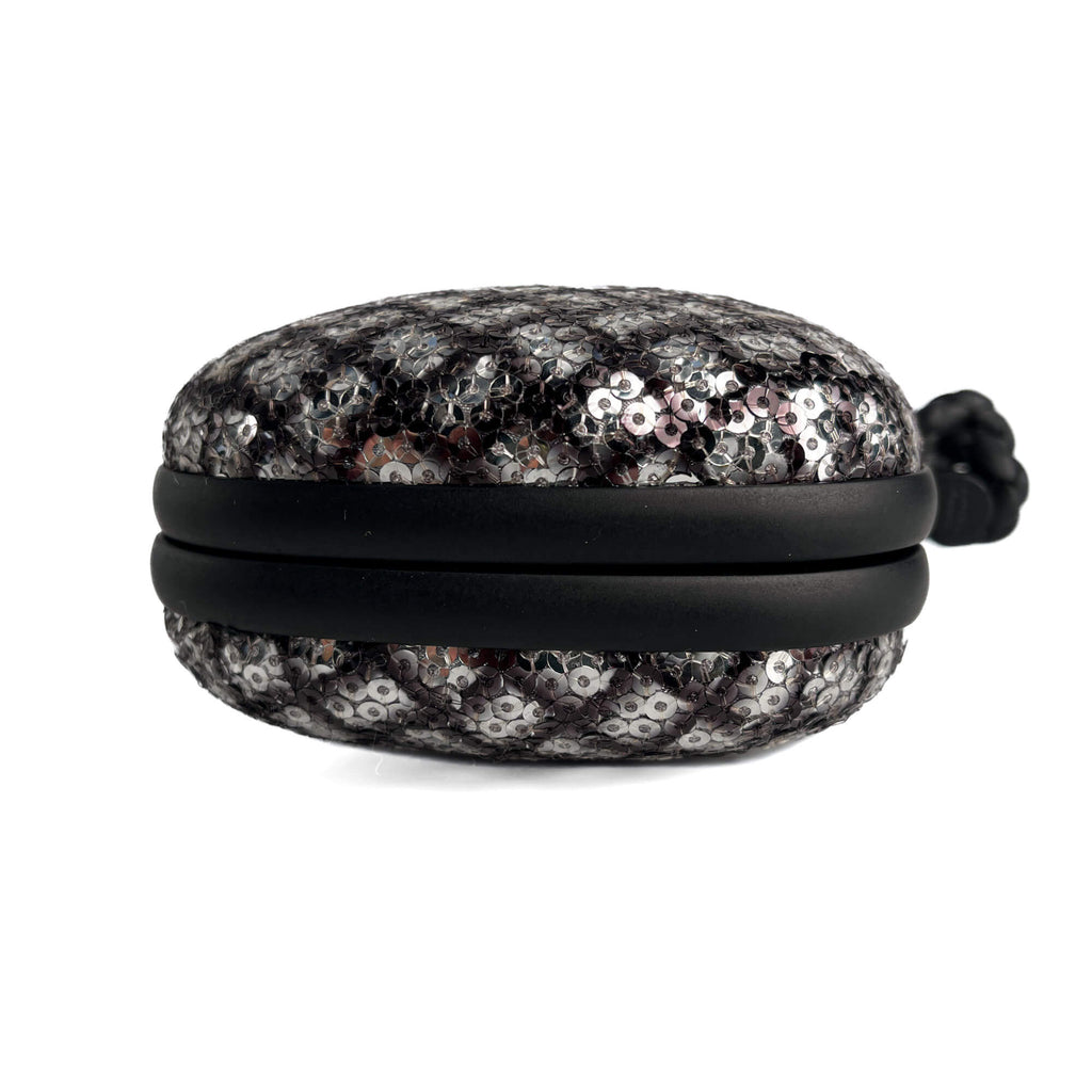 Second hand Bottega Veneta Knot Leather & Sequin Minauderie Clutch Bicolor - Tabita Bags