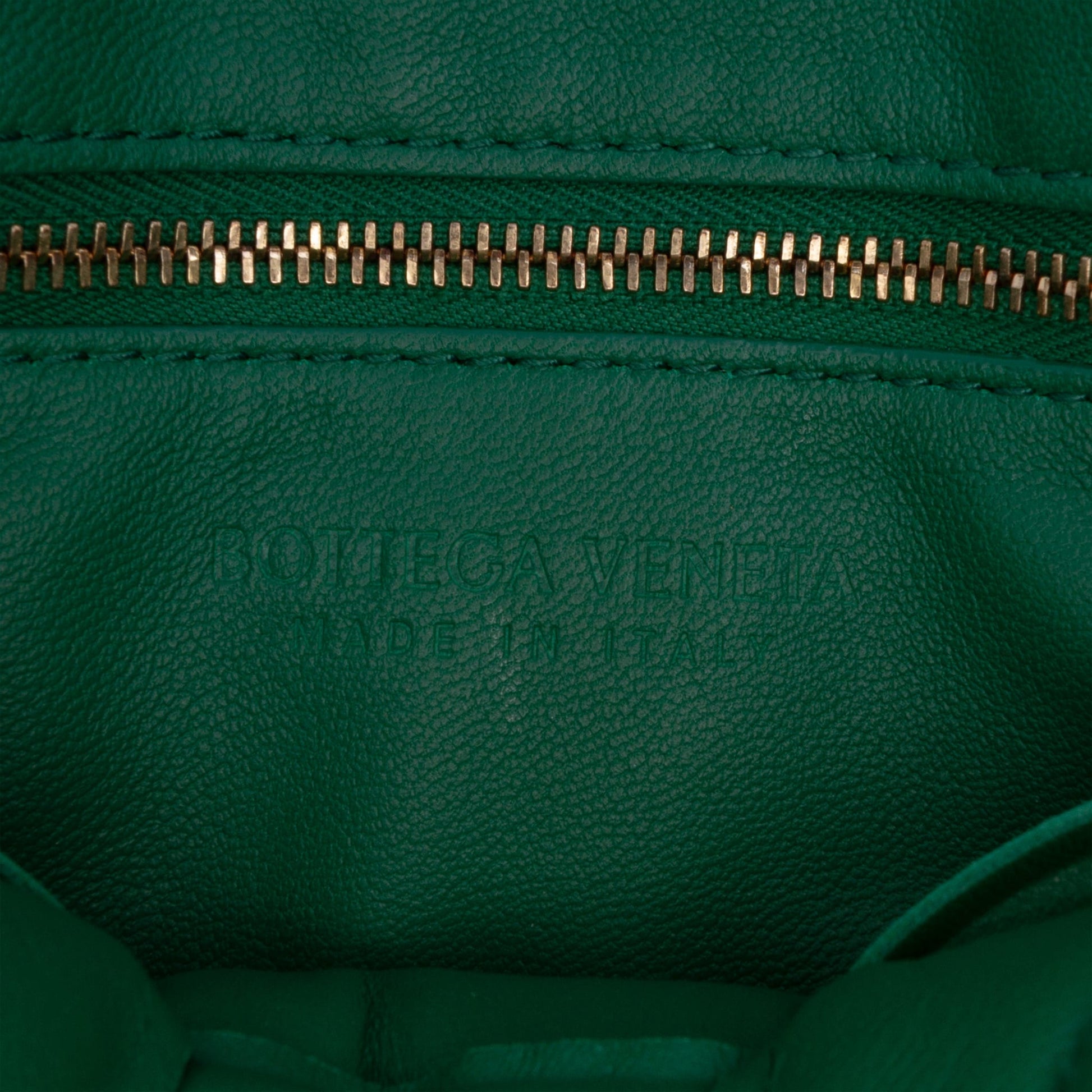 Second hand Bottega Veneta Padded Cassette Leather Crossbody Green - Tabita Bags
