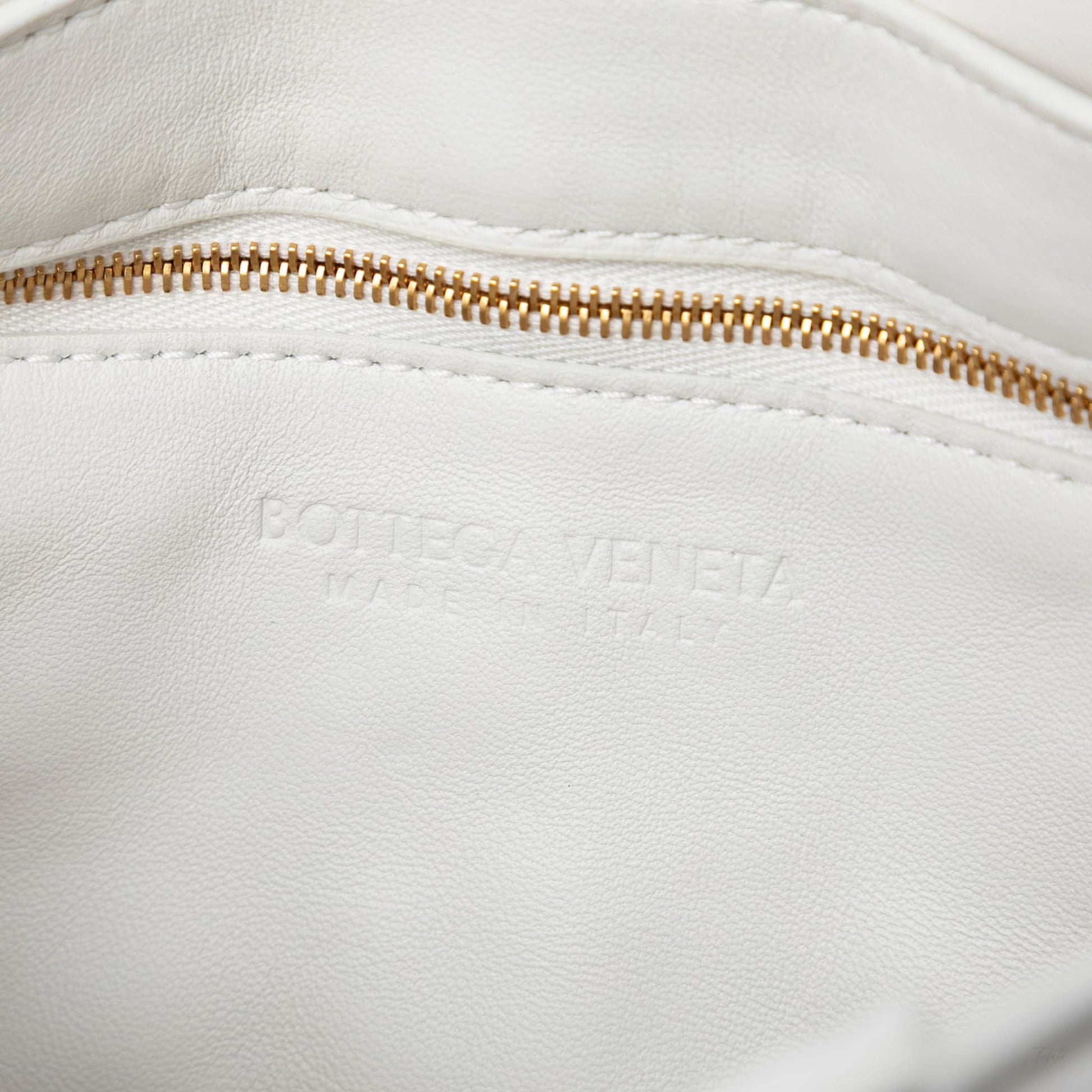 Second hand Bottega Veneta Padded Cassette Leather Crossbody White - Tabita Bags