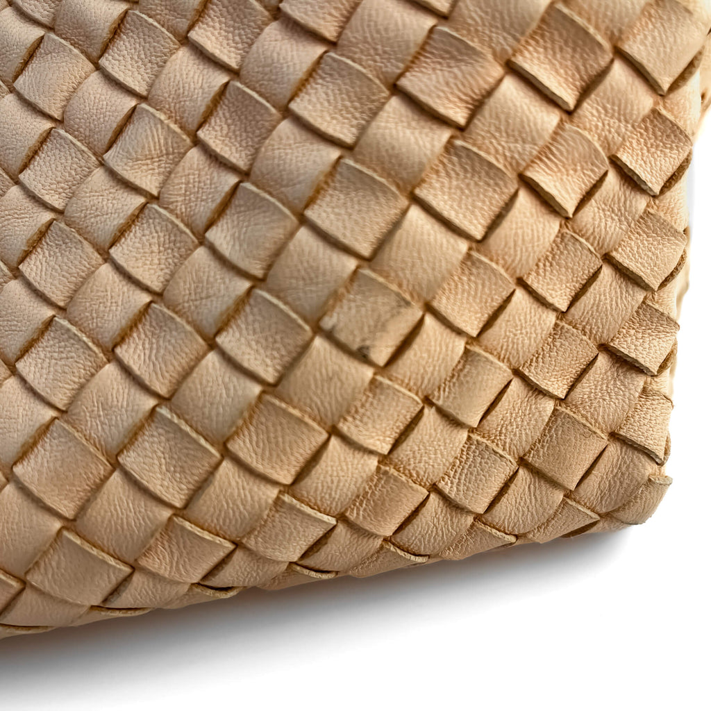 Second hand Bottega Veneta Parachute Leather Tote Handbag Sand - Tabita Bags