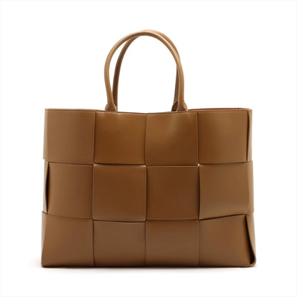 Second hand Bottega Veneta The Arco Large Maxi Intrecciato Leather Tote Bag Wood Brown - Tabita Bags