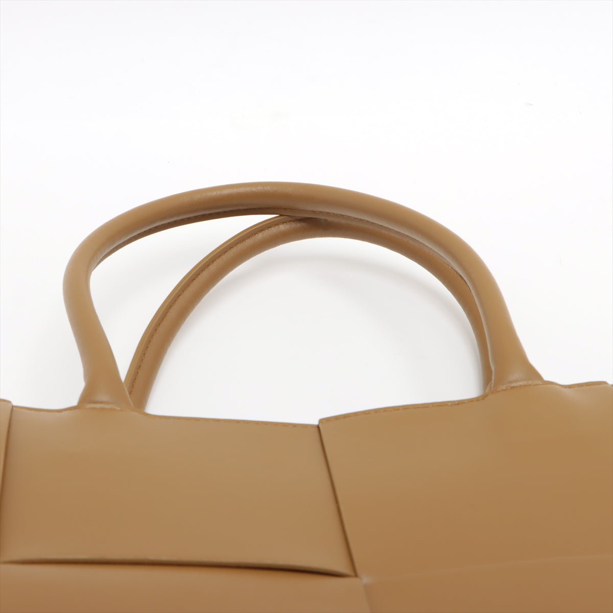 Second hand Bottega Veneta The Arco Large Maxi Intrecciato Leather Tote Bag Wood Brown - Tabita Bags