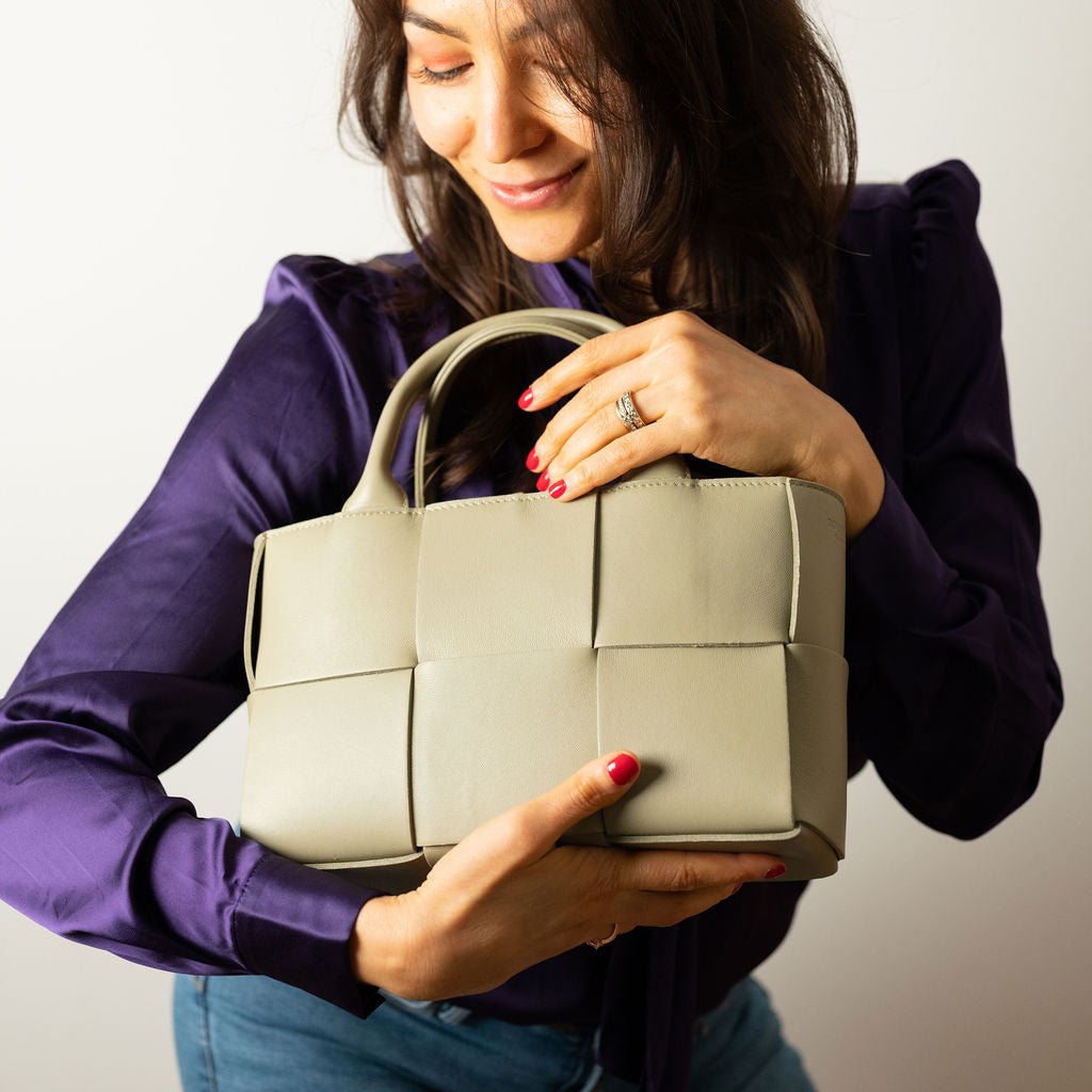 Second hand Bottega Veneta The Arco Mini Maxi Intrecciato Leather 2 - Ways Tote Bag Green - Tabita Bags