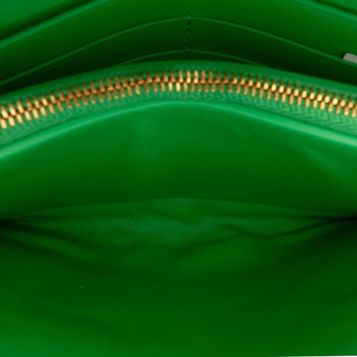Second hand Bottega Veneta Wallet on Strap Nappa Leather Intrecciato Green - Tabita Bags