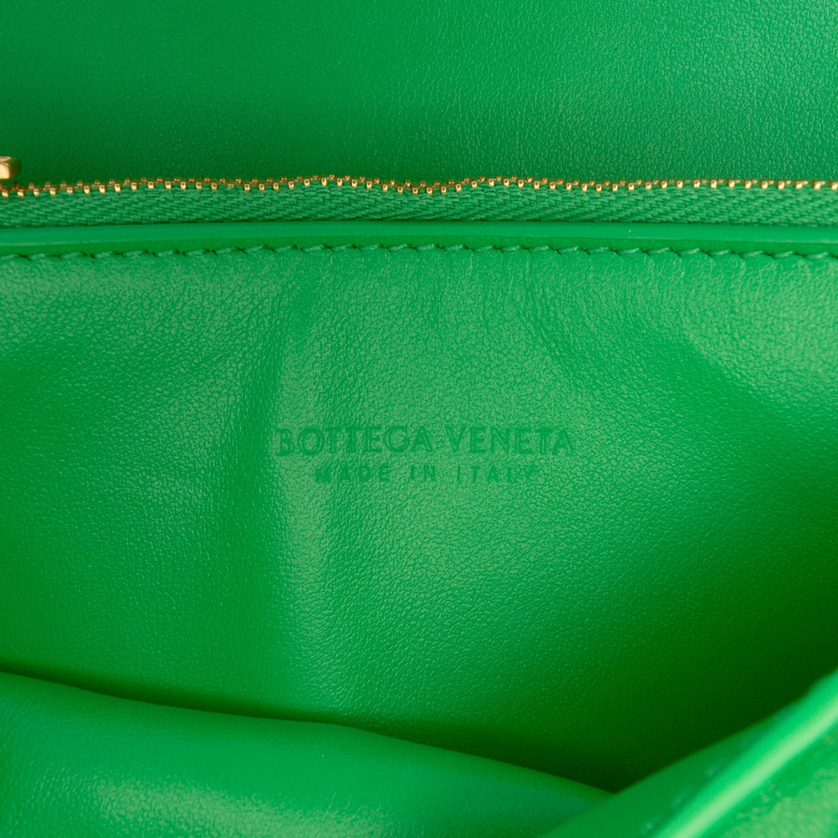 Second hand Bottega Veneta Wallet on Strap Nappa Leather Intrecciato Green - Tabita Bags