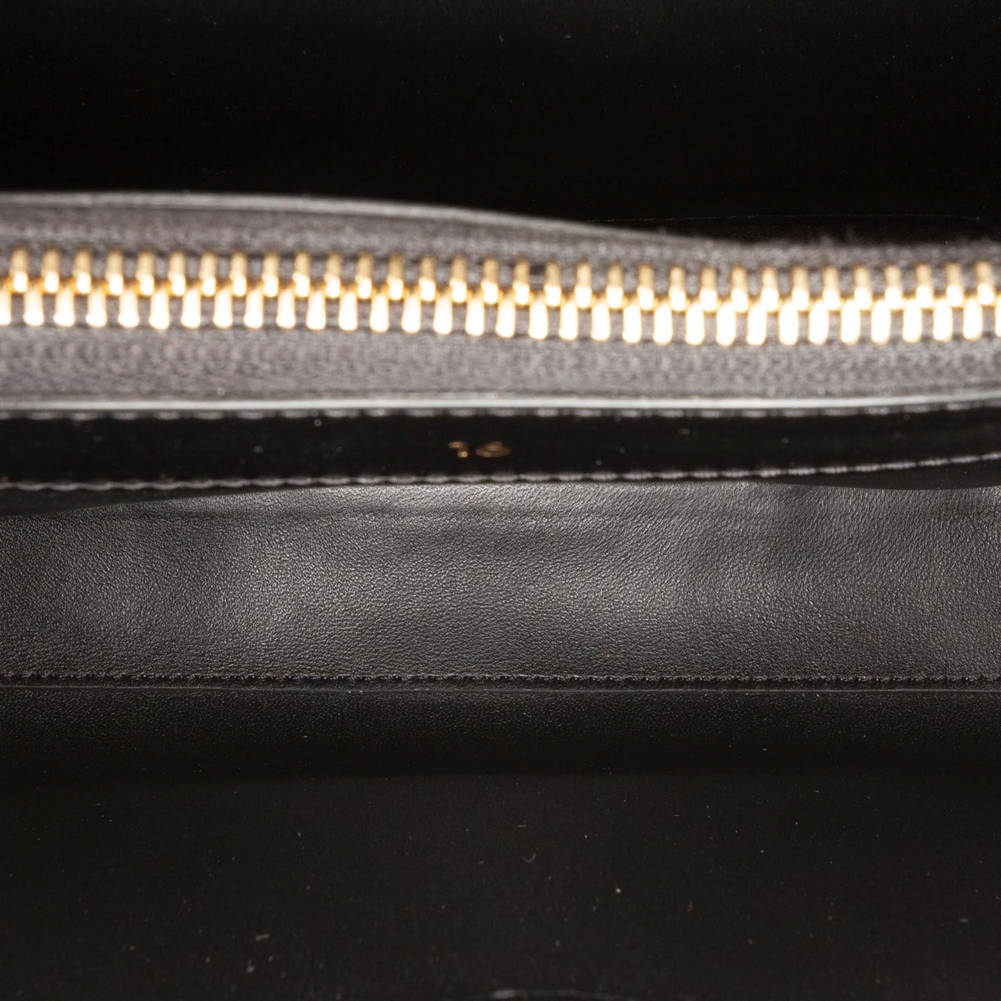 Second hand Céline 16 Small Shiny Calfskin Leather Top - handle Handbag Black - Tabita Bags