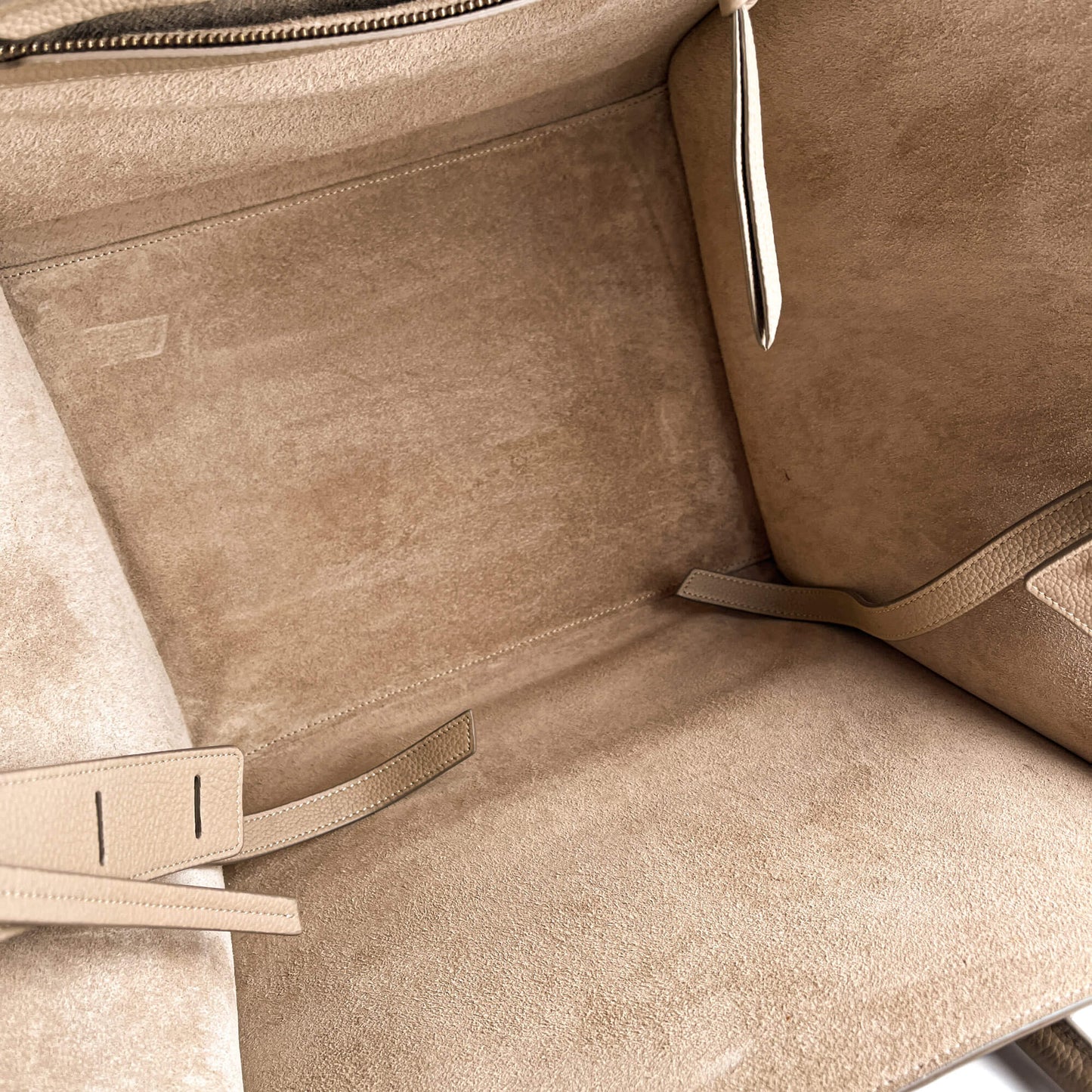 Second hand Céline Phanton Luggage Medium Drummed Calfskin Leather Tote Handbag Beige - Tabita Bags