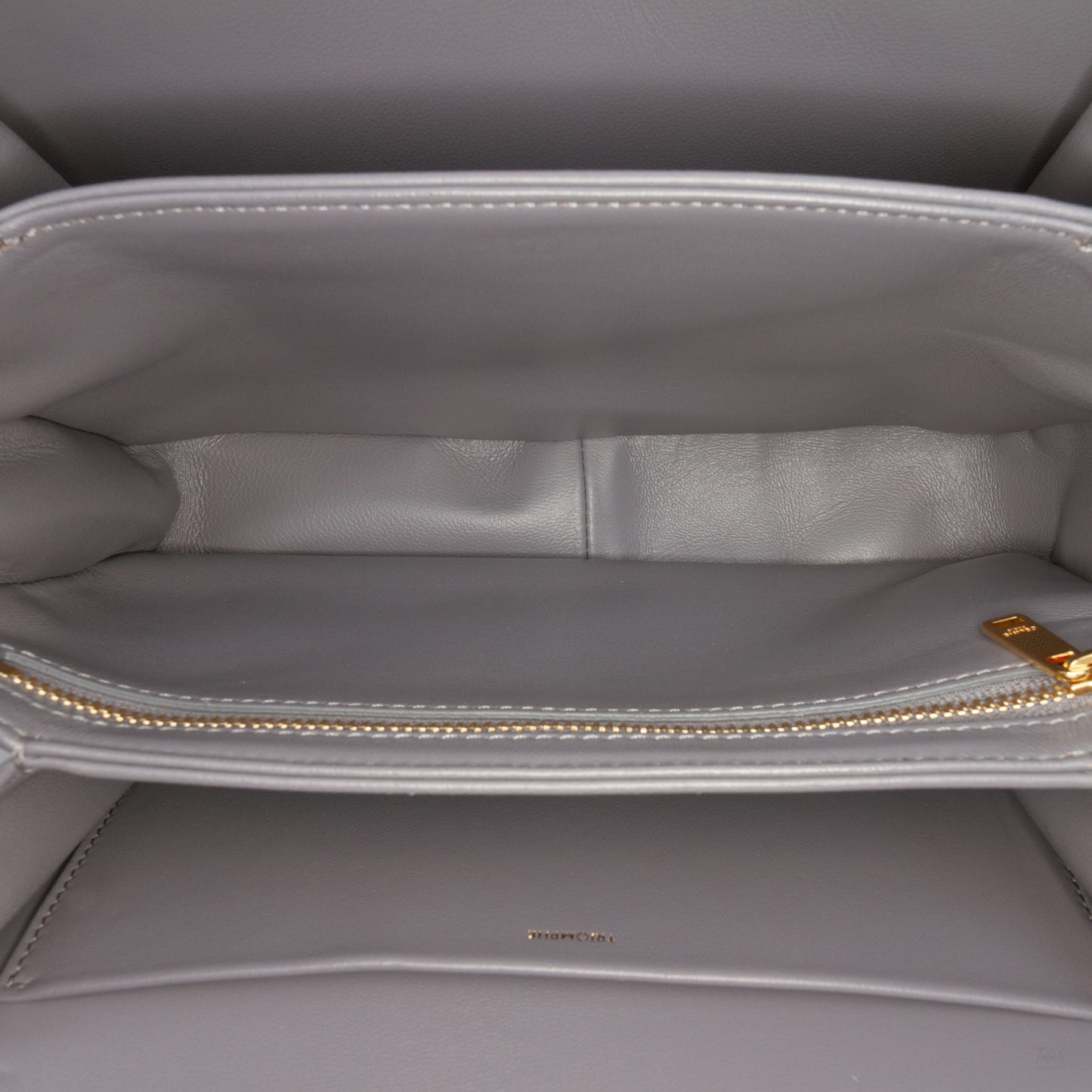 Second hand Céline Triomphe Classique Shiny Calfskin Leather Flap Crossbody Grey - Tabita Bags