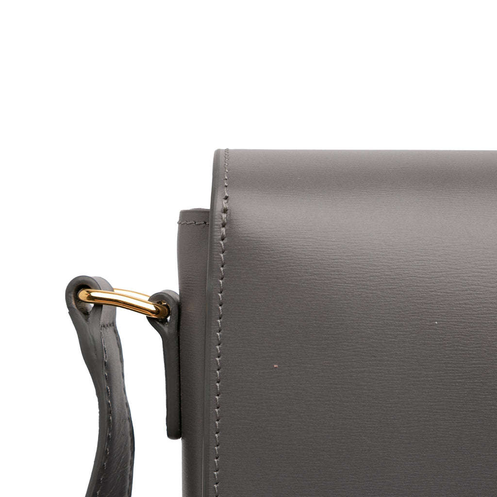 Second hand Céline Triomphe Classique Shiny Calfskin Leather Flap Crossbody Grey - Tabita Bags