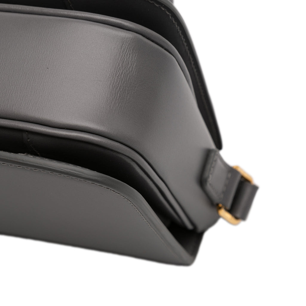 Second hand Céline Triomphe Classique Shiny Calfskin Leather Flap Crossbody Grey - Tabita Bags