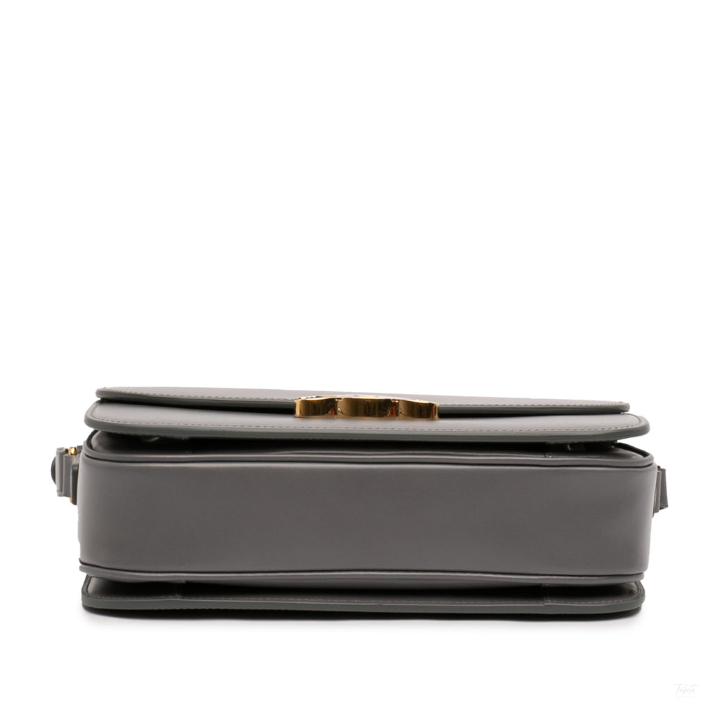 Second hand Céline Triomphe Classique Shiny Calfskin Leather Flap Crossbody Grey - Tabita Bags