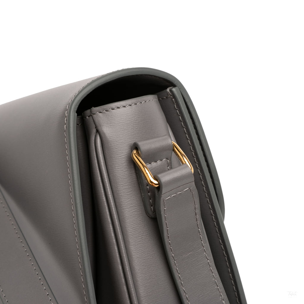 Second hand Céline Triomphe Classique Shiny Calfskin Leather Flap Crossbody Grey - Tabita Bags