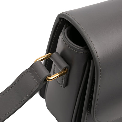 Second hand Céline Triomphe Classique Shiny Calfskin Leather Flap Crossbody Grey - Tabita Bags