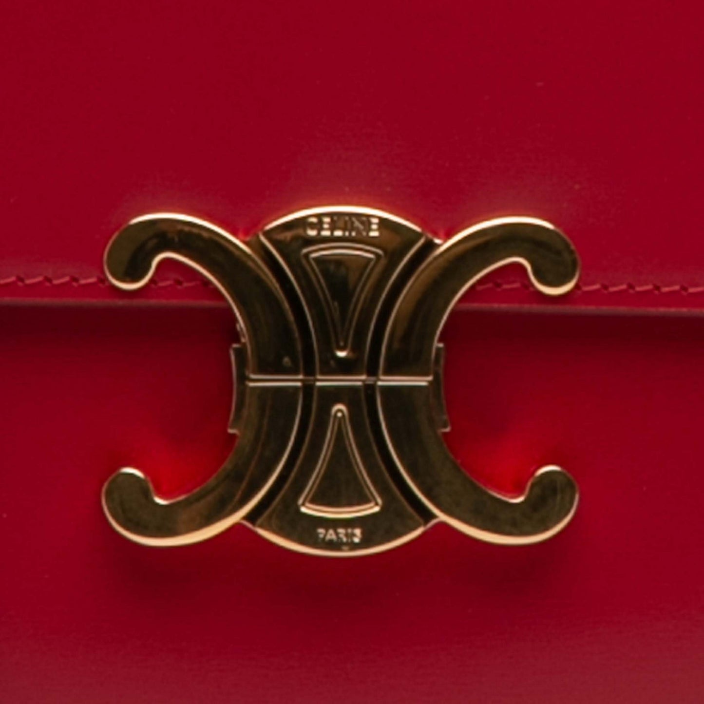 Second hand Céline Triomphe Classique Shiny Calfskin Leather Flap Crossbody Red - Tabita Bags
