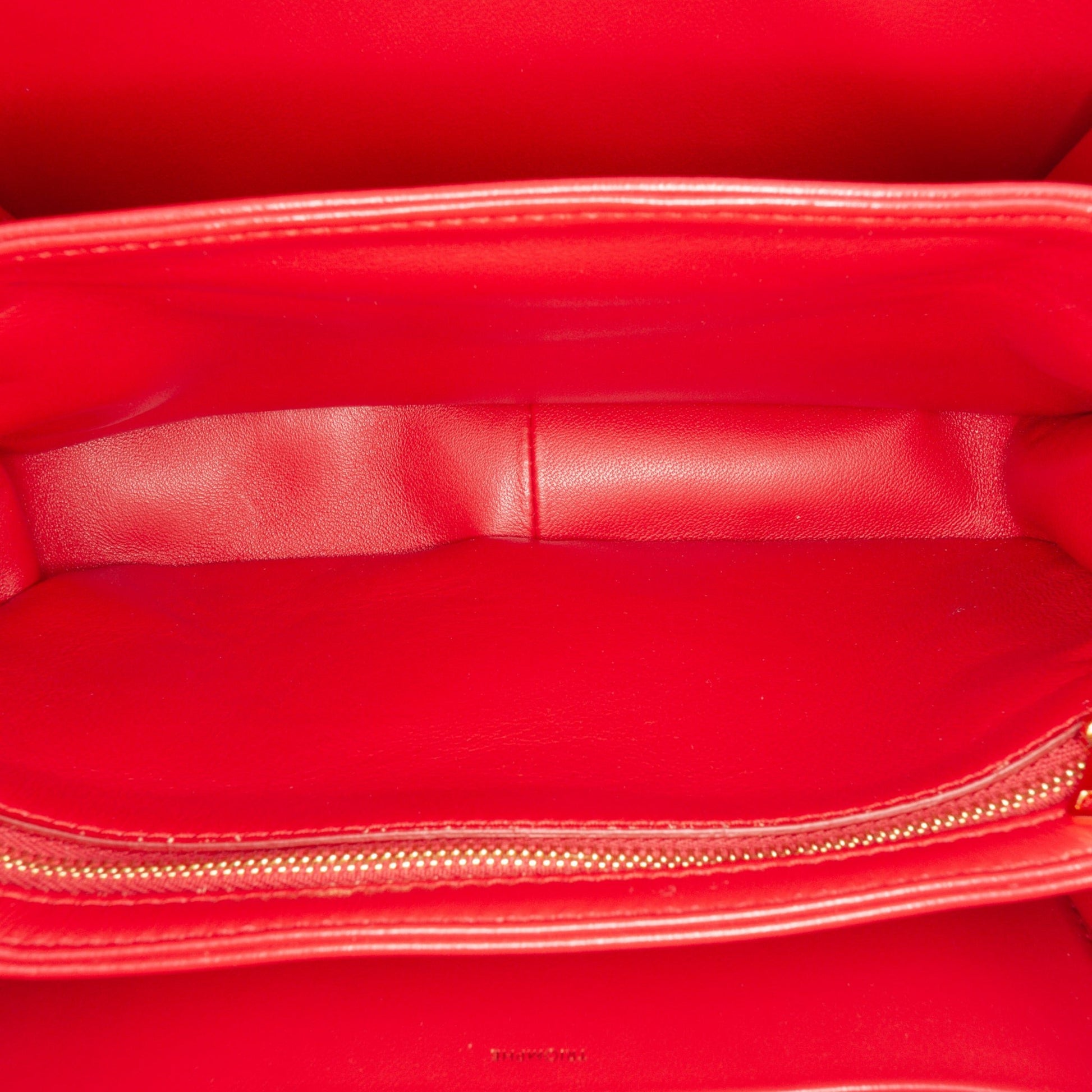 Second hand Céline Triomphe Classique Shiny Calfskin Leather Flap Crossbody Red - Tabita Bags