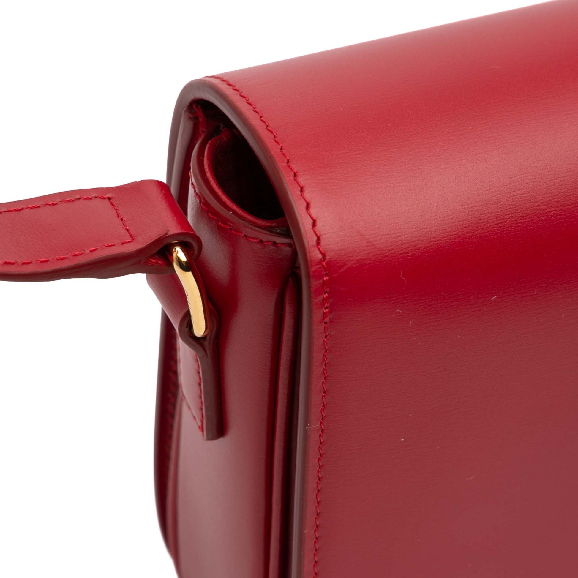 Second hand Céline Triomphe Classique Shiny Calfskin Leather Flap Crossbody Red - Tabita Bags