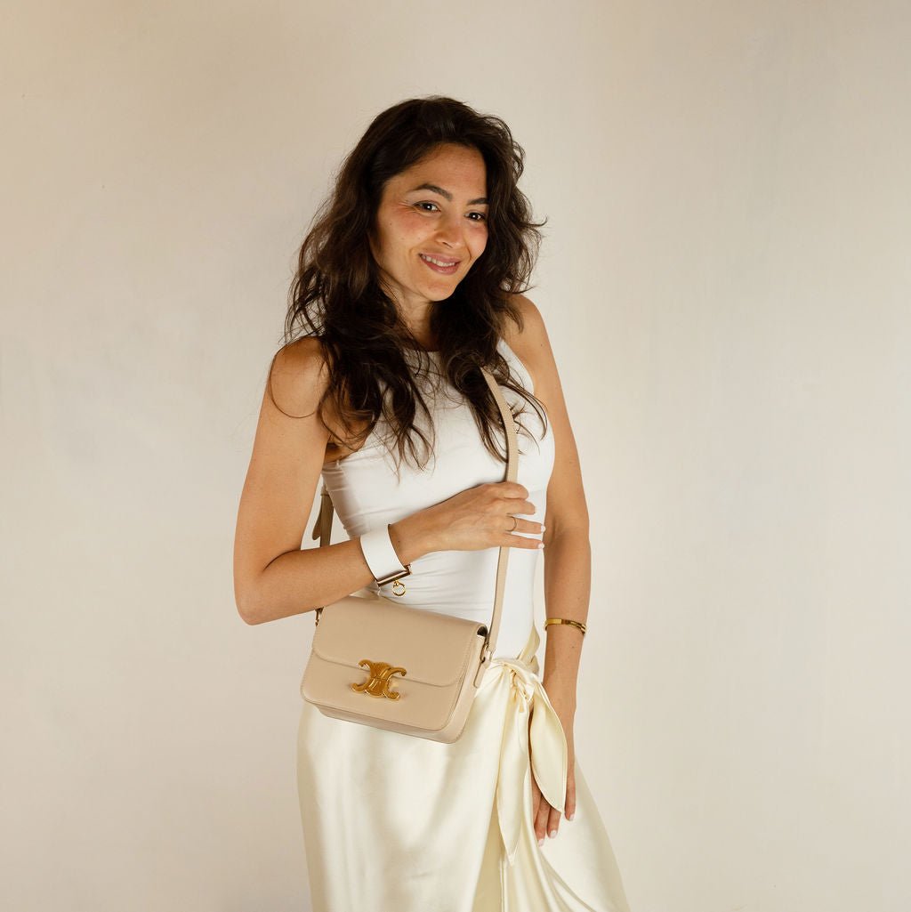 Second hand Céline Triomphe Teen Shiny Calfskin Leather Flap Crossbody Beige - Tabita Bags