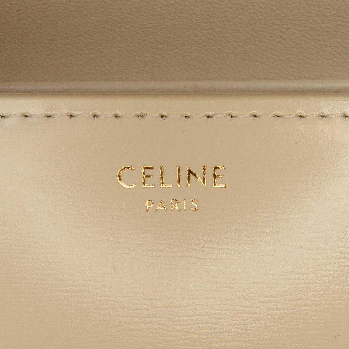 Second hand Céline Triomphe Teen Shiny Calfskin Leather Flap Crossbody Beige - Tabita Bags