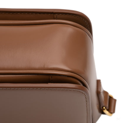 Second hand Céline Triomphe Teen Shiny Calfskin Leather Flap Crossbody Brown - Tabita Bags