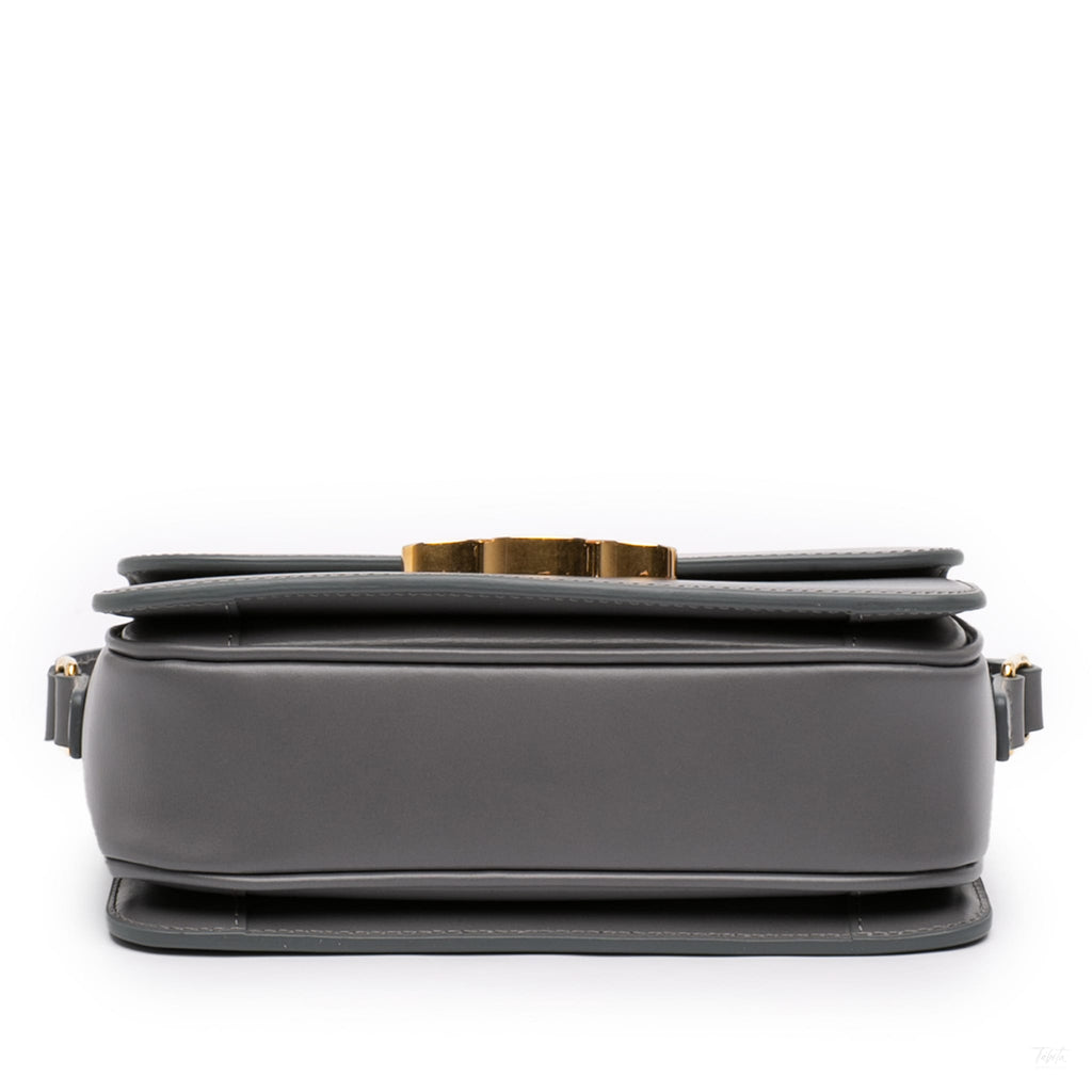 Second hand Céline Triomphe Teen Shiny Calfskin Leather Flap Crossbody Grey - Tabita Bags